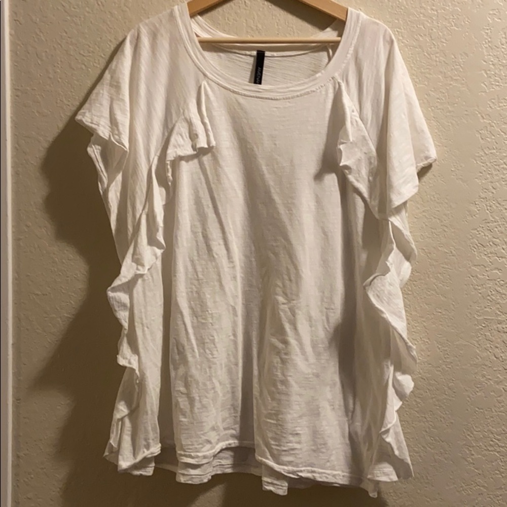 White Ruffle Tee ✨ Plus Size - Picture 2 of 4